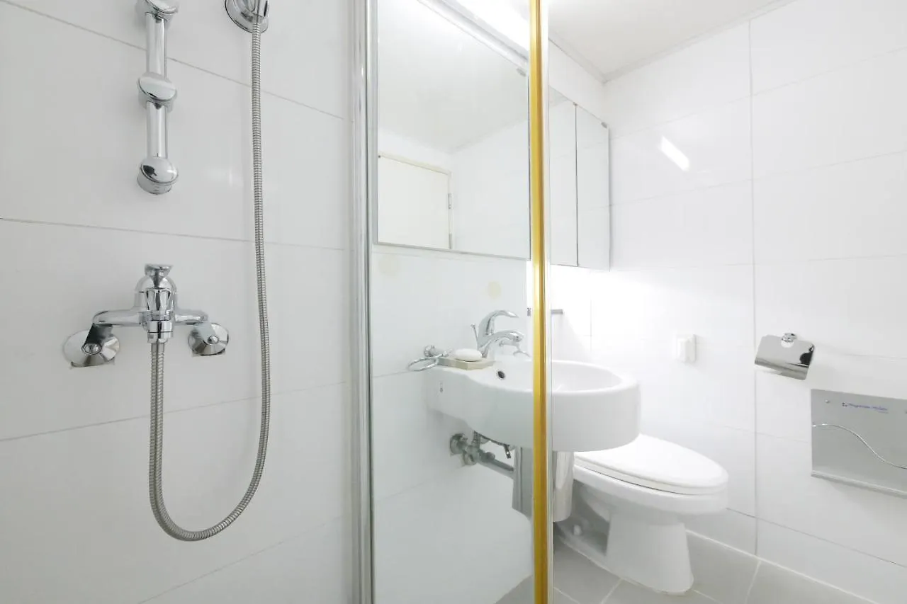 Travel Loft House Seoul Station 0*,